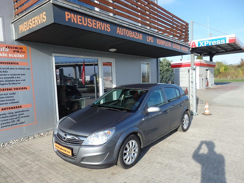 Opel Astra 1.4i 66 kW AUTOMAT, ZÁVĚS - fotka 1 z 15