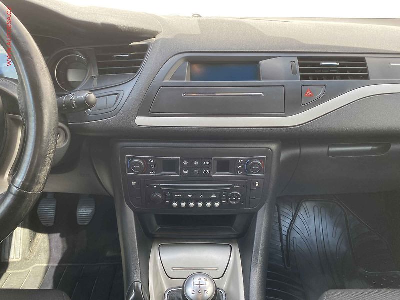 Citroën C5 (2011) 1.6HDi, AC, tempo, park.asist - fotka 12 z 15