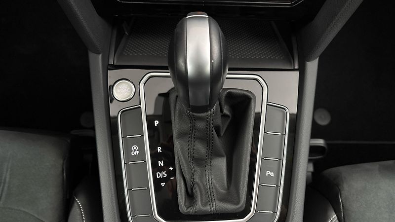 Volkswagen Passat 2.0 TDI DSG 4MOTION Elegance V - fotka 24 z 27