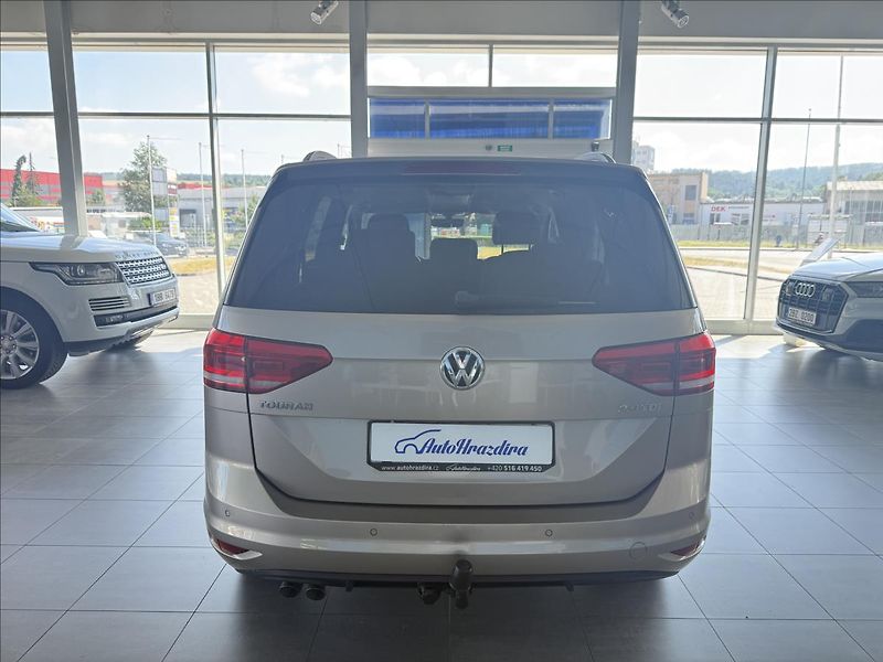 Volkswagen Touran 2,0   TDI 110kW,1.MAJ,7MÍST,TA - fotka 5 z 28