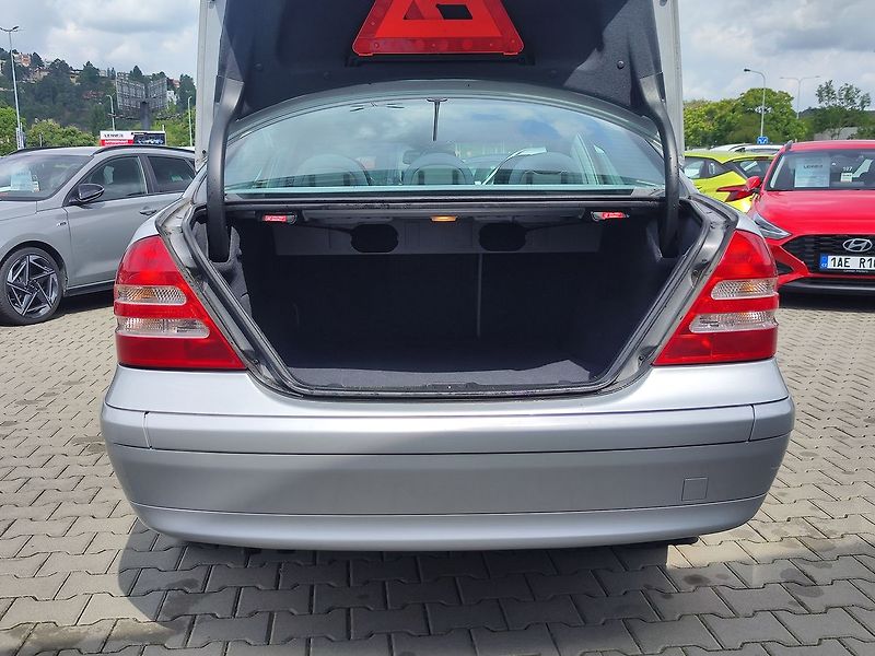 Mercedes-Benz Třídy C C200 2.0/120kW Classic - fotka 9 z 24