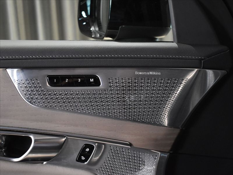 Volvo XC90 2,0 T8 AWD Ultra Dark - fotka 18 z 28