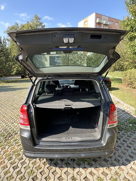 Opel Zafira (2012) - fotka 17 z 21