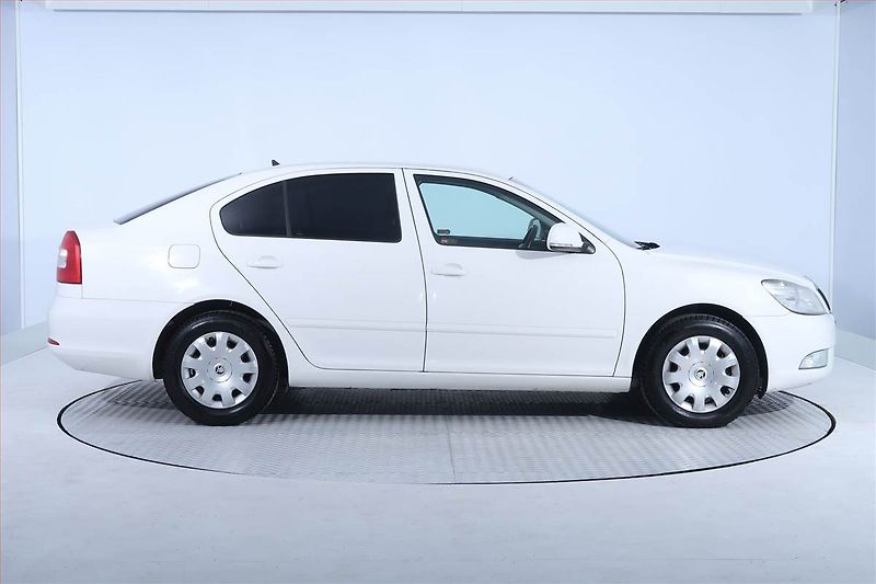 Škoda Octavia (2011) 1.6 TDI, Tempomat - fotka 6 z 16