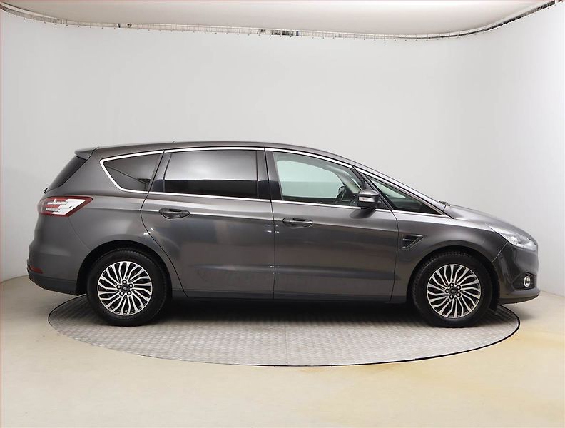 Ford S-MAX (2019) 2.0 EcoBlue, 7 míst, Navi - fotka 6 z 22