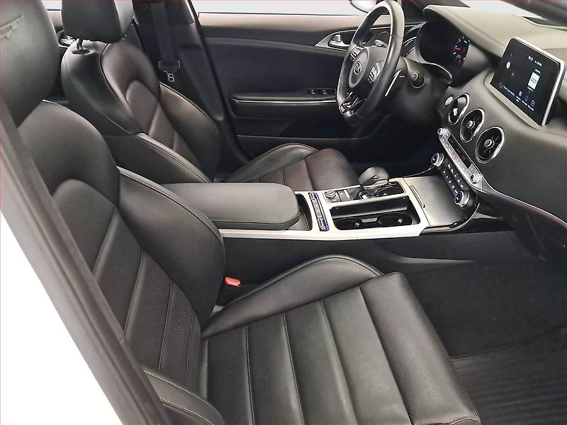 Kia Stinger (2020) 3.3 T-GDI - fotka 9 z 17