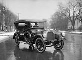 Vůz Pierce-Arrow v Utahu v roce 1915.