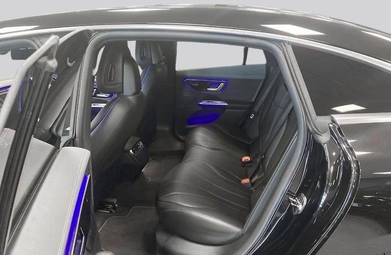 Mercedes-Benz EQE 300 AMG Kam BLIS LED Ambient - fotka 9 z 13