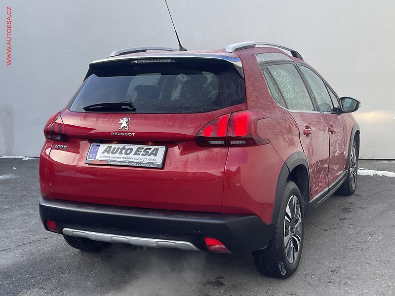 Peugeot 2008 (2018) 1.2 PT, Allure, AT, panor - fotka 4 z 18