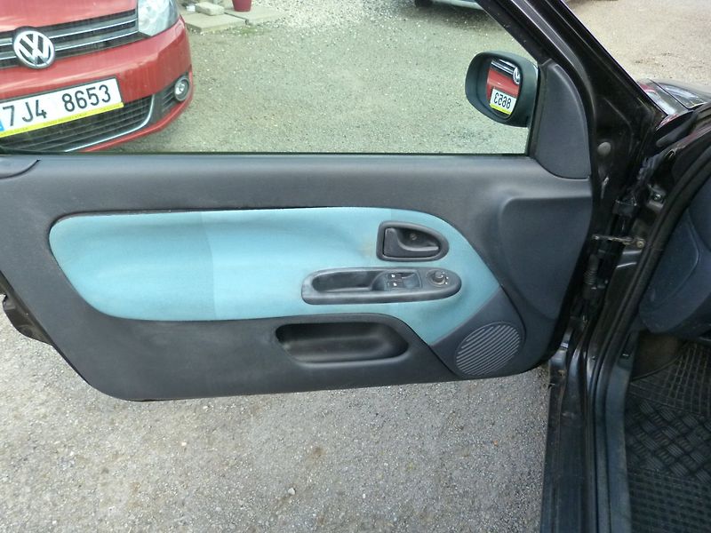 Renault Clio 1,2 16V - fotka 10 z 14