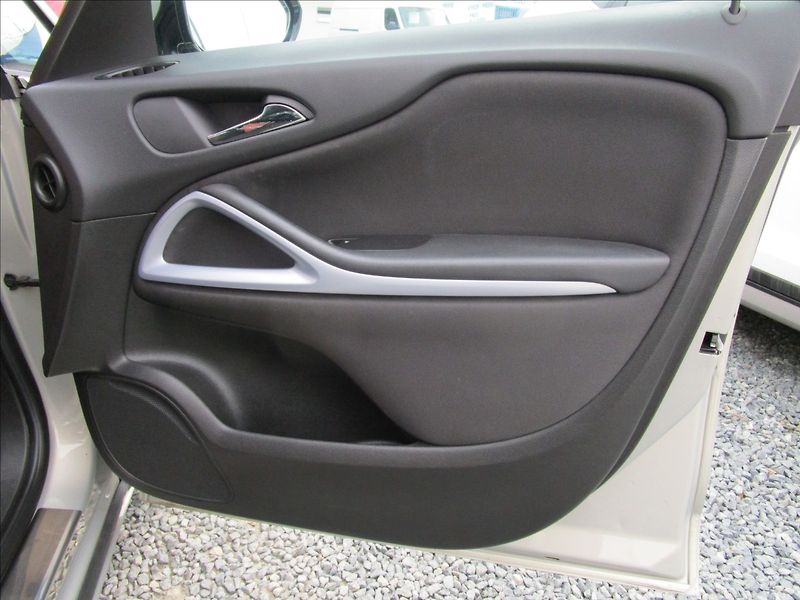 Opel Zafira Tourer 1.6CDTi aut. Klima, pan - fotka 22 z 42