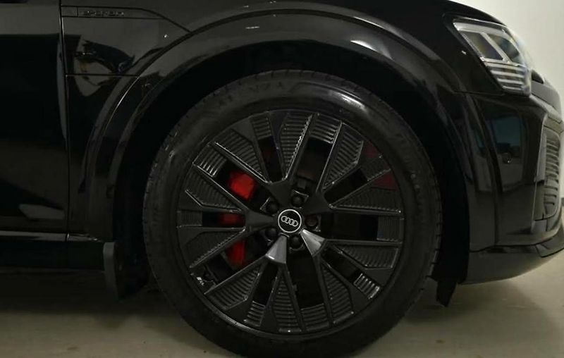 Audi Q8 e-tron 55 Q Edition S-Line 360k Pano - fotka 10 z 10
