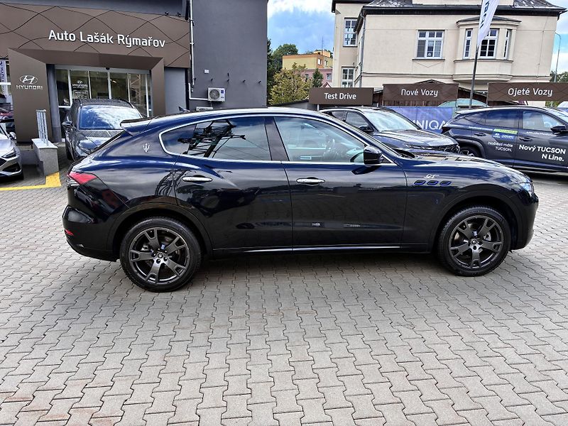 Maserati Levante 2.0l 243kW GT Hybrid 4x4       - fotka 8 z 41