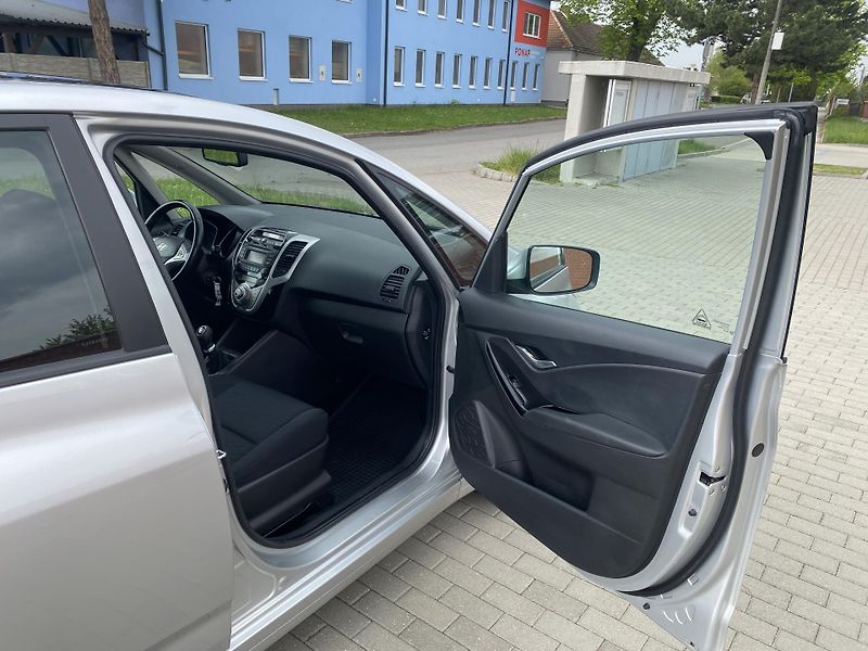 Hyundai ix20 1.6 CRDi, PREMIUM, PANORAMA!! - fotka 29 z 44