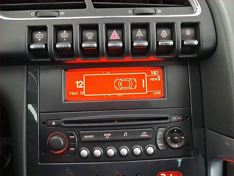 Peugeot 3008 (2010) 2.0 HDi, Tempomat - fotka 19 z 21