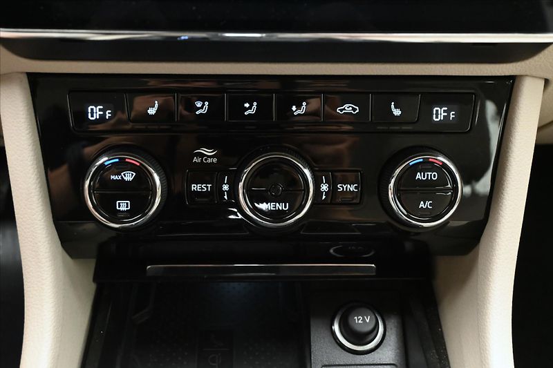 Škoda Superb 2,0 TDI 110kW DSG Style Záruka - fotka 21 z 33