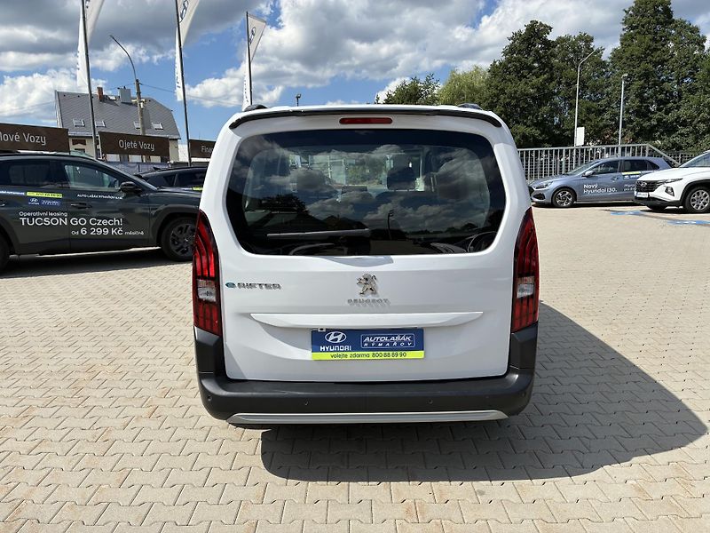 Peugeot Rifter EV,e-GT 50 kWh-100KW, 22 000KM - fotka 4 z 21