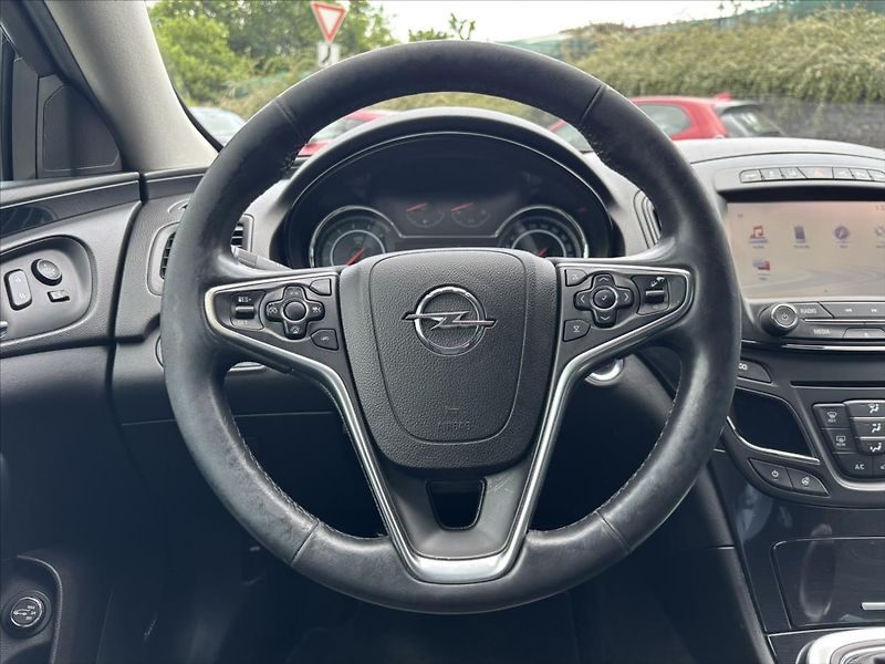 Opel Insignia 2,0 CDTi 125kW 4x4 NAVI KAMERA - fotka 20 z 44