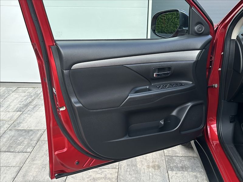 Mitsubishi Outlander 2,2 DI-D 150PS  Intense+ -7 4x - fotka 13 z 53
