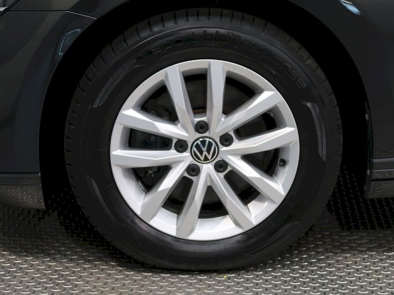 Volkswagen Passat (2023) BUSINESS PREMIUM 2.0TDI 110KW - fotka 11 z 36