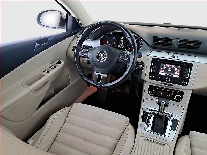 Volkswagen Passat (2010) 2.0 TDI, Automat, po STK - fotka 7 z 18