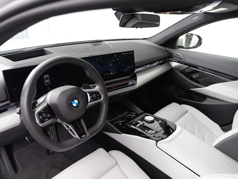 BMW Řada 5 540d xDrive Touring - fotka 11 z 22