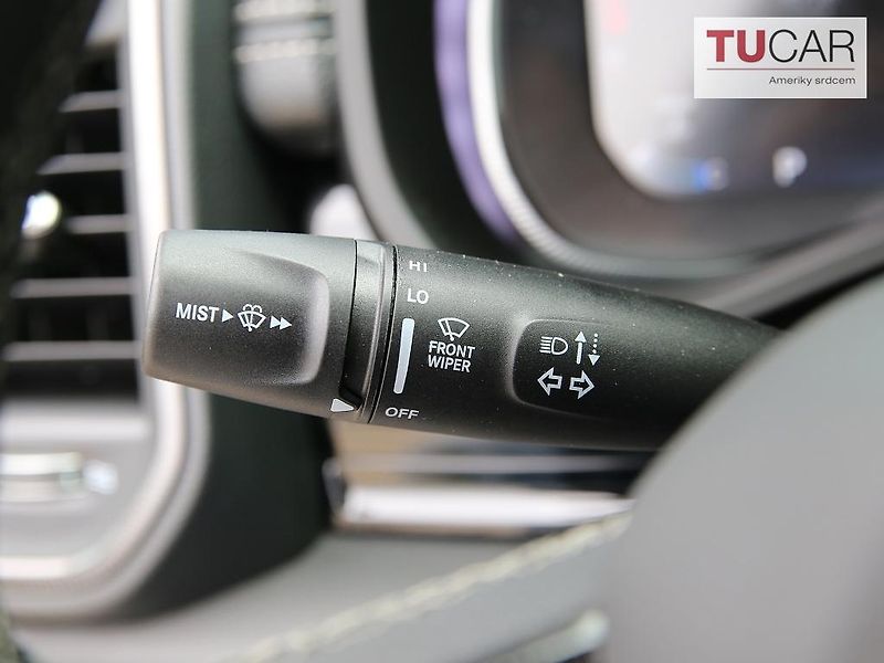RAM 1500 5,7 HEMI Sport - fotka 21 z 42