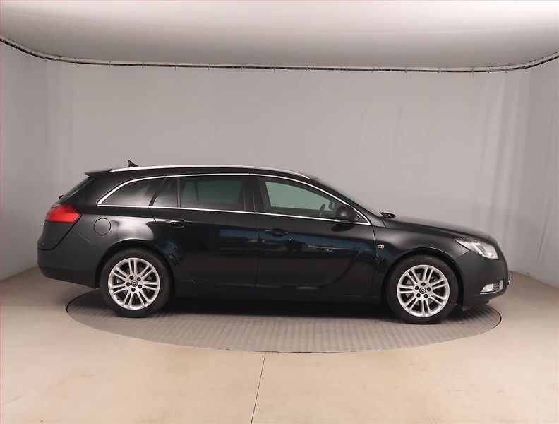 Opel Insignia (2011) 2.0 CDTI, Navi, Xenony - fotka 6 z 16