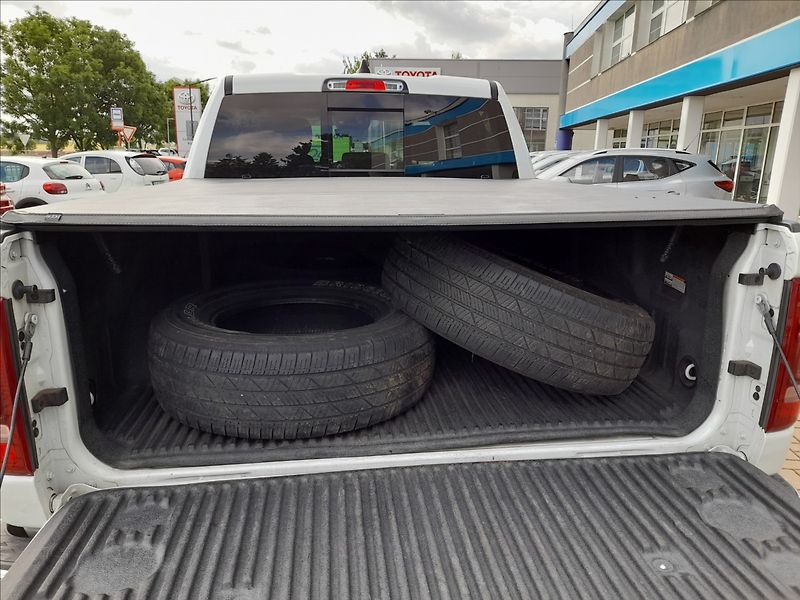 RAM 1500 5,7 HEMI LARAMIE 4x4 - fotka 31 z 33