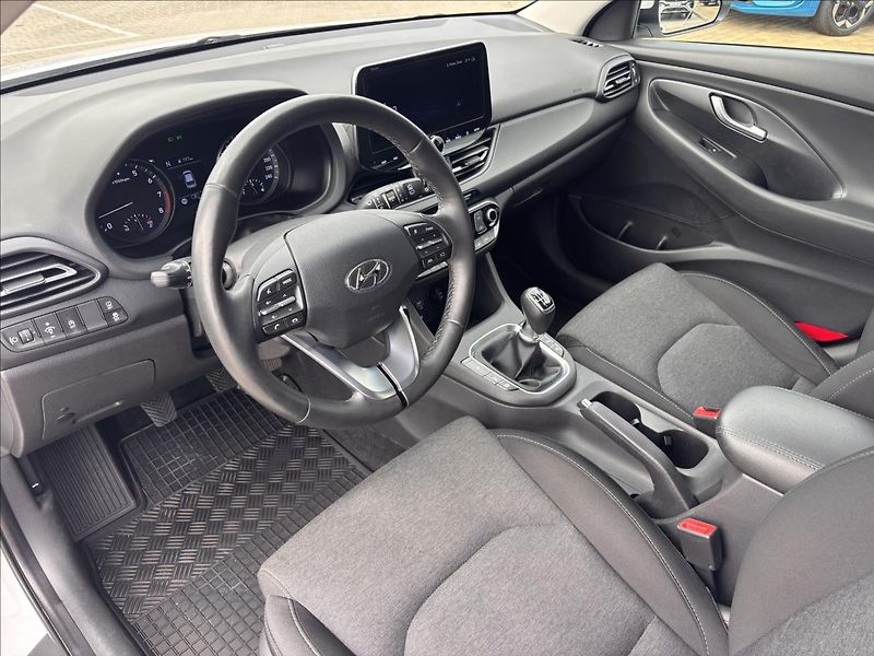 Hyundai i30 1,5 mHEV Family Smart 117kW - fotka 14 z 28