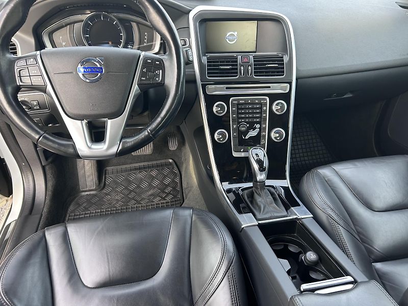 Volvo XC60 2.4 D5 Summum Polestar AWD  - fotka 33 z 33