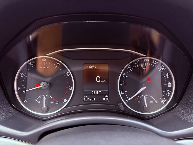 Škoda Octavia 1.4 TSi Elegance, Serviska - fotka 17 z 33