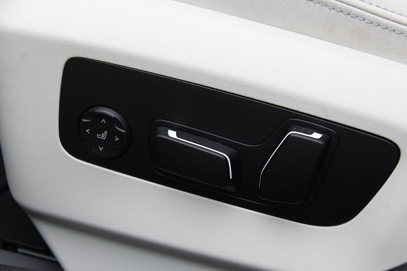 BMW Řada 5 550e xDrive - fotka 24 z 26