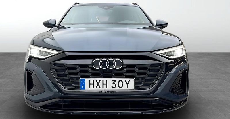 Audi Q8 e-tron 55 Q 360k Pano Tažné Matrix  - fotka 4 z 25