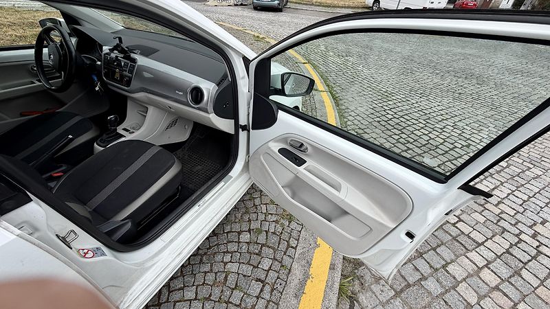 Volkswagen e-up! (2017) VW eUP! 60Kw, dojezd 130km DPH - fotka 10 z 27