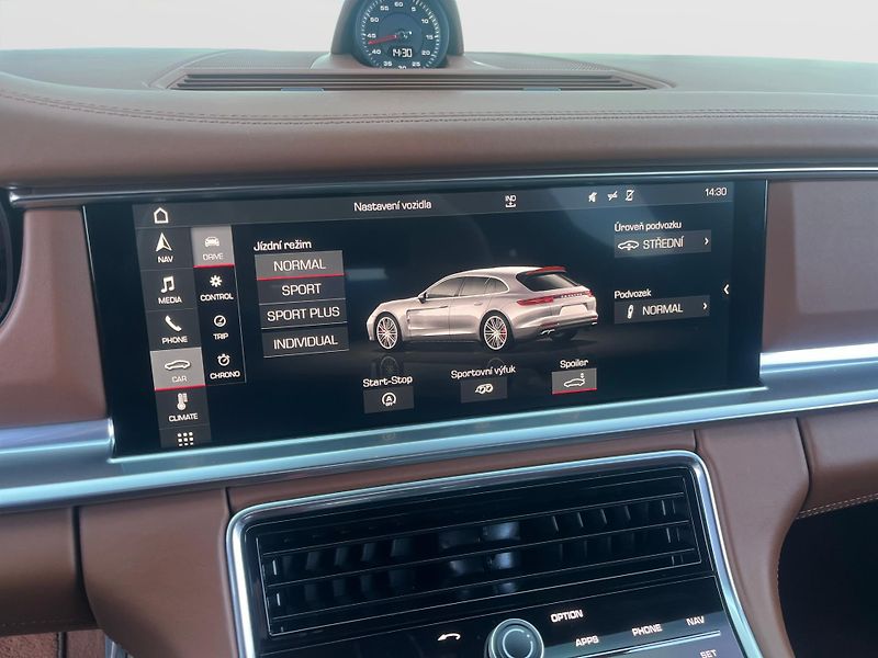 Porsche Panamera Turbo - fotka 19 z 30