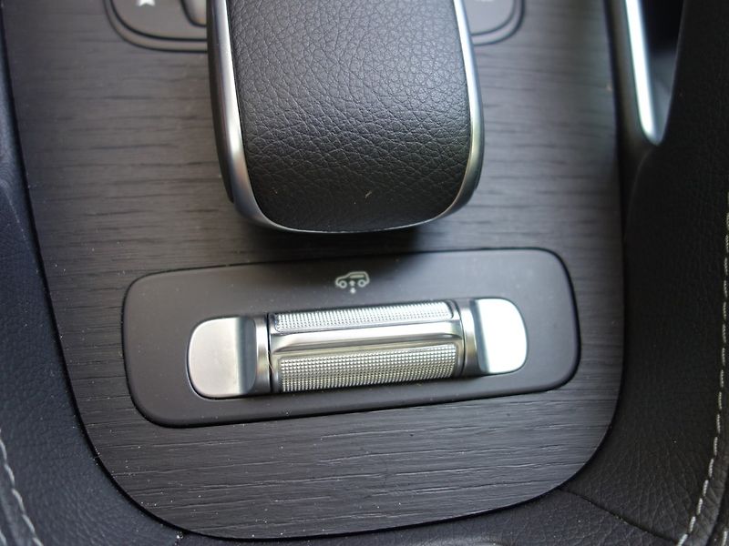 Mercedes-Benz GLS (2023) 400D*PRÉM-PLUS*AMG*PAN*HEAD*CZ - fotka 21 z 50