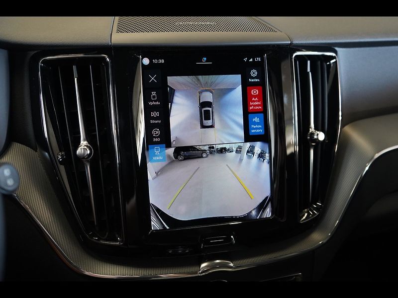 Volvo XC60 T8 PLUS Black Edition, 360°,HK - fotka 25 z 47