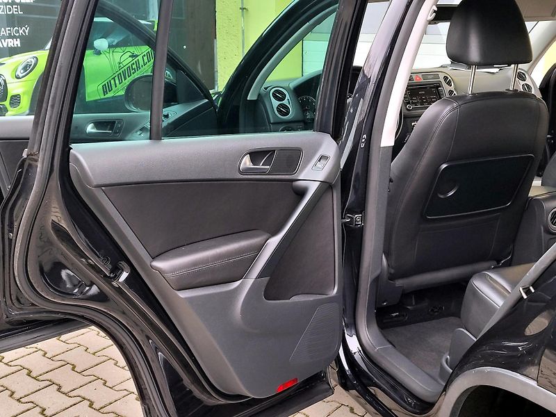 Volkswagen Tiguan 1,4 TSi 4motion SPORT SERV.KN - fotka 14 z 40