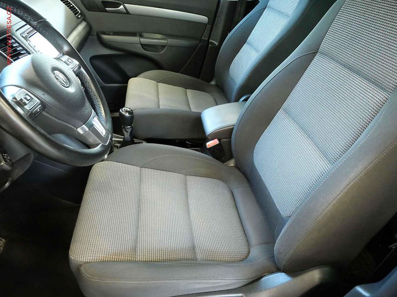 Volkswagen Sharan (2014) 2.0 TDI, AC, výhřev sed. - fotka 9 z 22