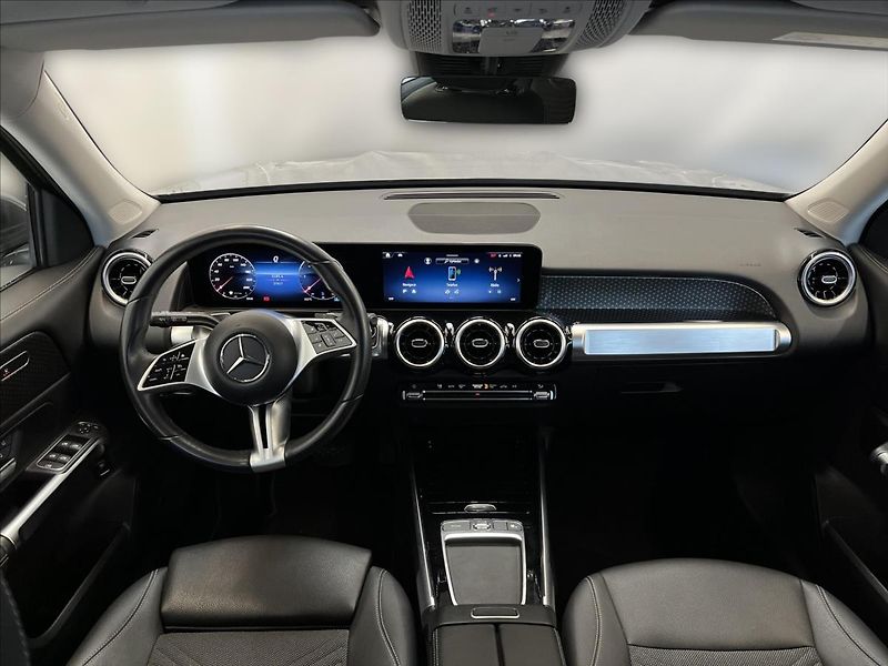 Mercedes-Benz GLB 200 d 4MATIC - fotka 13 z 22