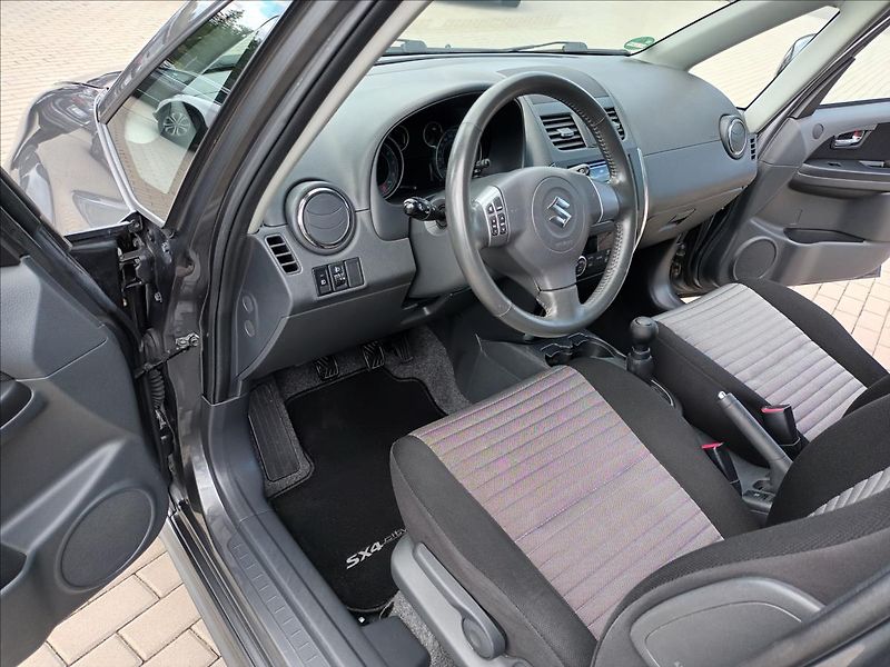 Suzuki SX4 1,6 REZERVACE - fotka 32 z 47