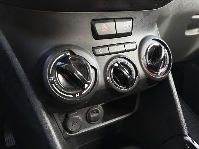 Peugeot 2008 1.2 PureTech 110k ACTIVE - fotka 17 z 19