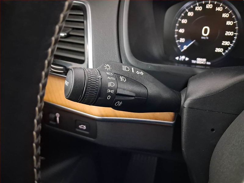 Volvo XC90 (2020) D5 AWD - fotka 17 z 27