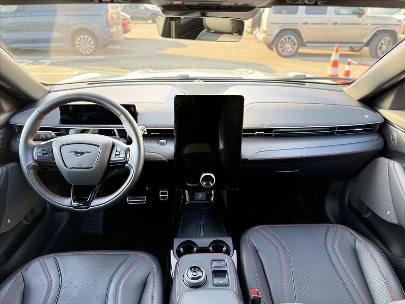 Ford Mustang Mach-E 92kWh Long Range Premium - fotka 18 z 35