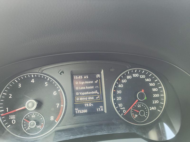 Seat Alhambra (2021) 1.4 TSI DSG 110KW/ NAVI/KAMERA - fotka 30 z 58