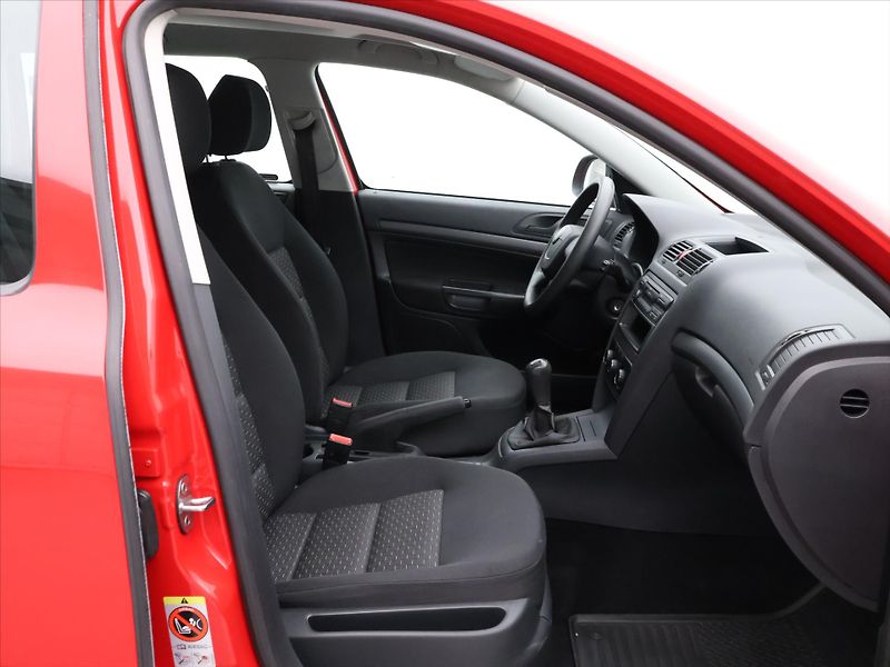 Škoda Octavia 1,6 i 75kW CZ 1.Maj Klima Tour - fotka 12 z 25