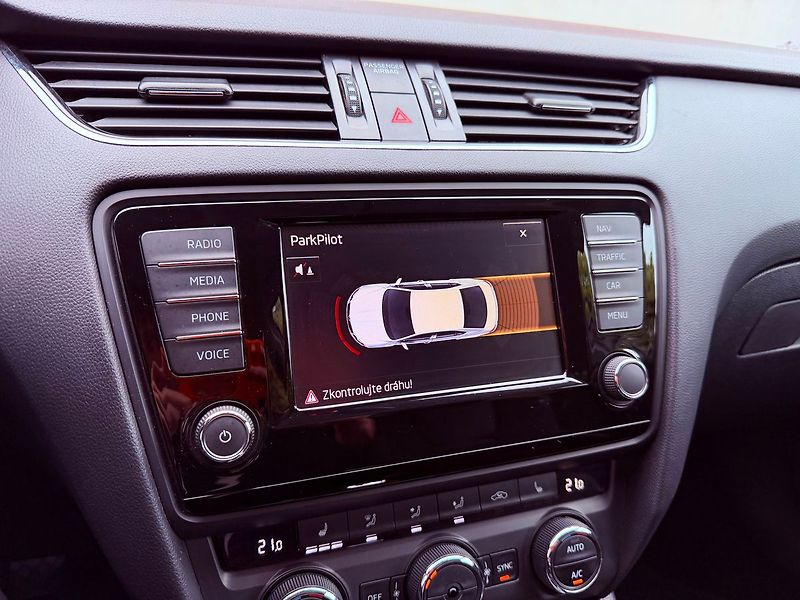 Škoda Octavia 1.4 TSi DSG Style, Navi, TOP - fotka 20 z 27