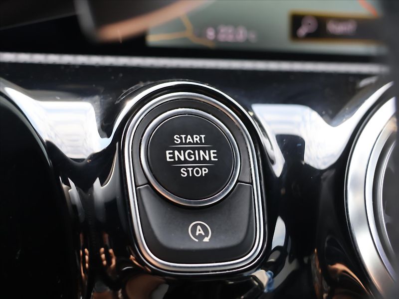 Mercedes-Benz CLA 2,0 35 AMG 225kW 4Matic DPH CZ - fotka 23 z 39