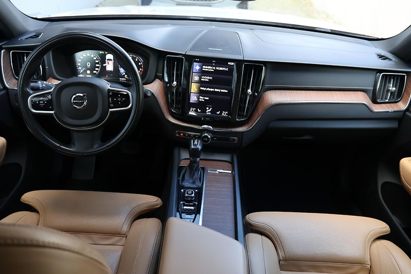 Volvo XC60 (2018) T5 AWD Inscription - fotka 11 z 26